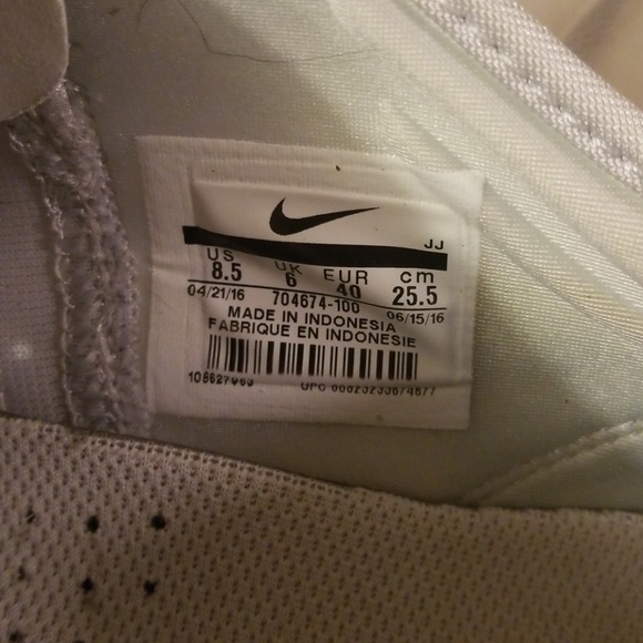 Womens Nikes - Picture 5 of 6